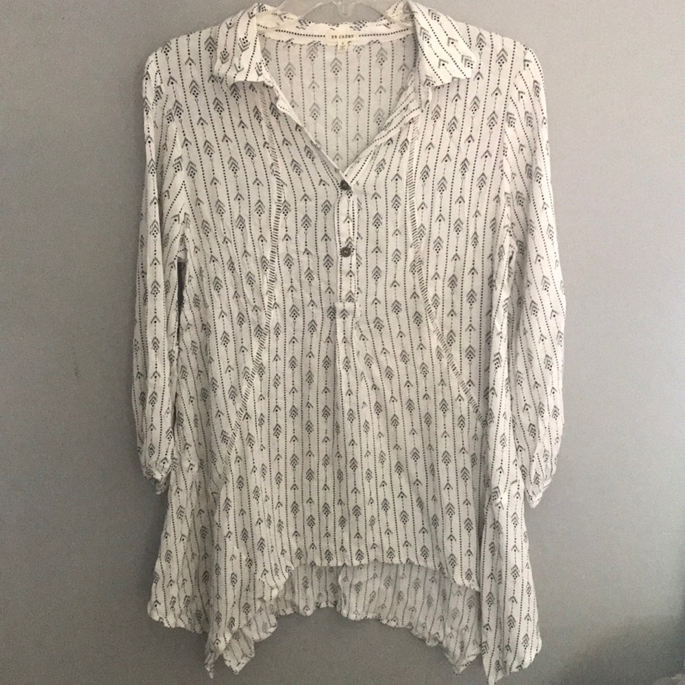 En creme blouse
